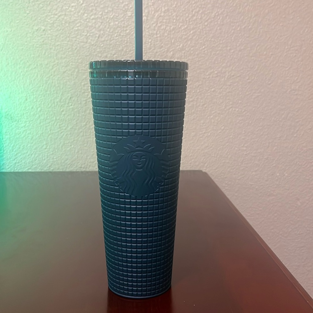*Brand New* 2023 Starbucks Winter Navy Blue Grid 24oz Cold Cup Tumbler